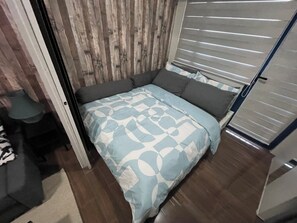 1 bedroom, desk, free WiFi, bed sheets