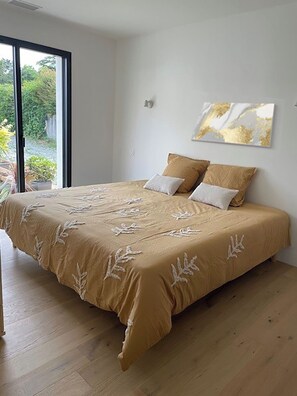 4 dormitorios, tabla de planchar con plancha, wifi y ropa de cama