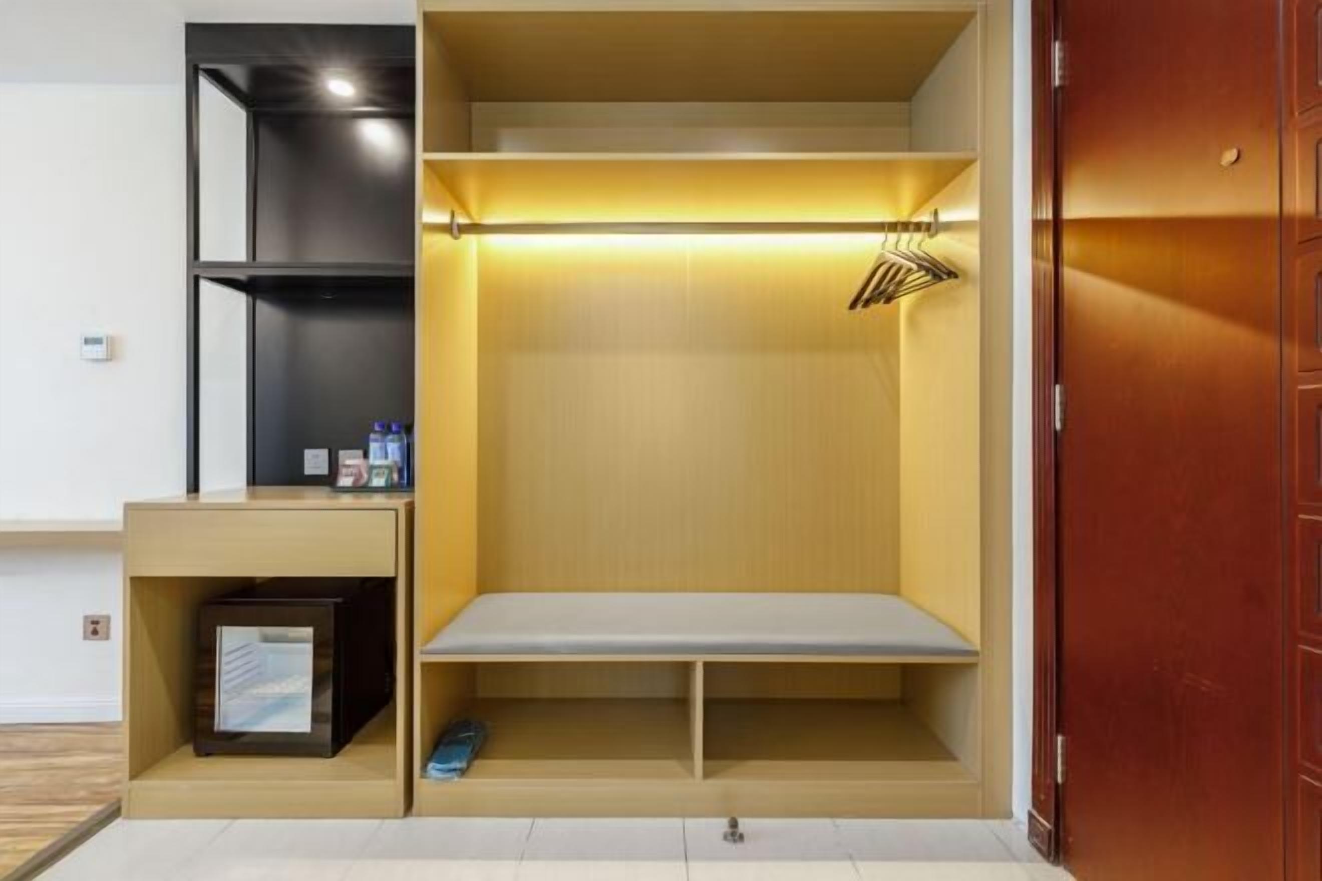 Cribs/infant beds