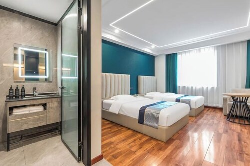 Beijing Ruistin Hotel (Beijing Daxing New Airport Qingyuan Road Subway Station)