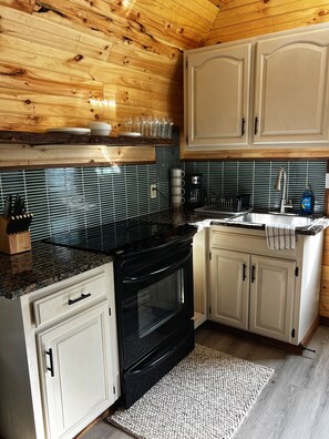 Micro-ondes, four, plaque de cuisson