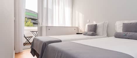 5 bedrooms, iron/ironing board, internet