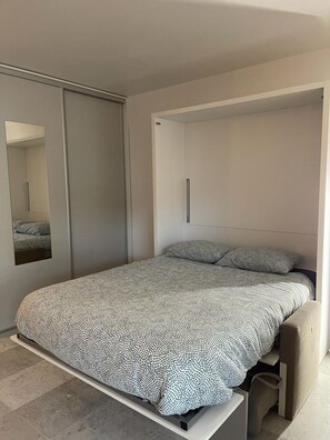 Bügeleisen/Bügelbrett, WLAN, Bettwäsche