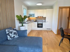 Smart TV - "Seven" – Premium Apartments Seekirchen, Modern 2-Bedroom Apartment with Balcony (Seekirchen am Wallersee)