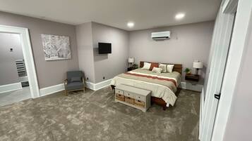 1 bedroom, desk, iron/ironing board, WiFi