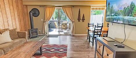 Télévision, cheminée