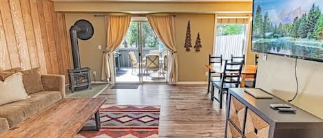 Televisie en een open haard