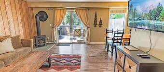 Walking distance to shops, brewery and eateries.