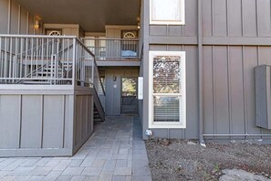 Exterior detail - Walking distance to shops, brewery and eateries. (Sunriver)