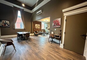 Interior - One Zero Five Stay 304 (Barre)