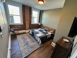 3 bedrooms, desk, iron/ironing board, WiFi
