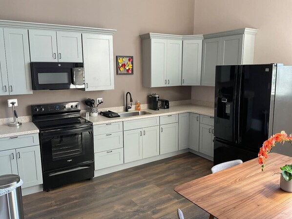 Fridge, microwave, oven, coffee/tea maker