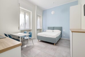 Comfort Studio, City View | Living area