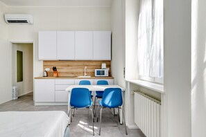 Comfort Studio, City View | Private kitchen