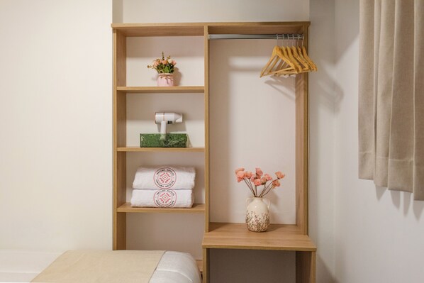 Economy Double Room | Hypo-allergenic bedding, down comforters, pillowtop beds, desk - INKALMA CENTRO  (Arequipa)