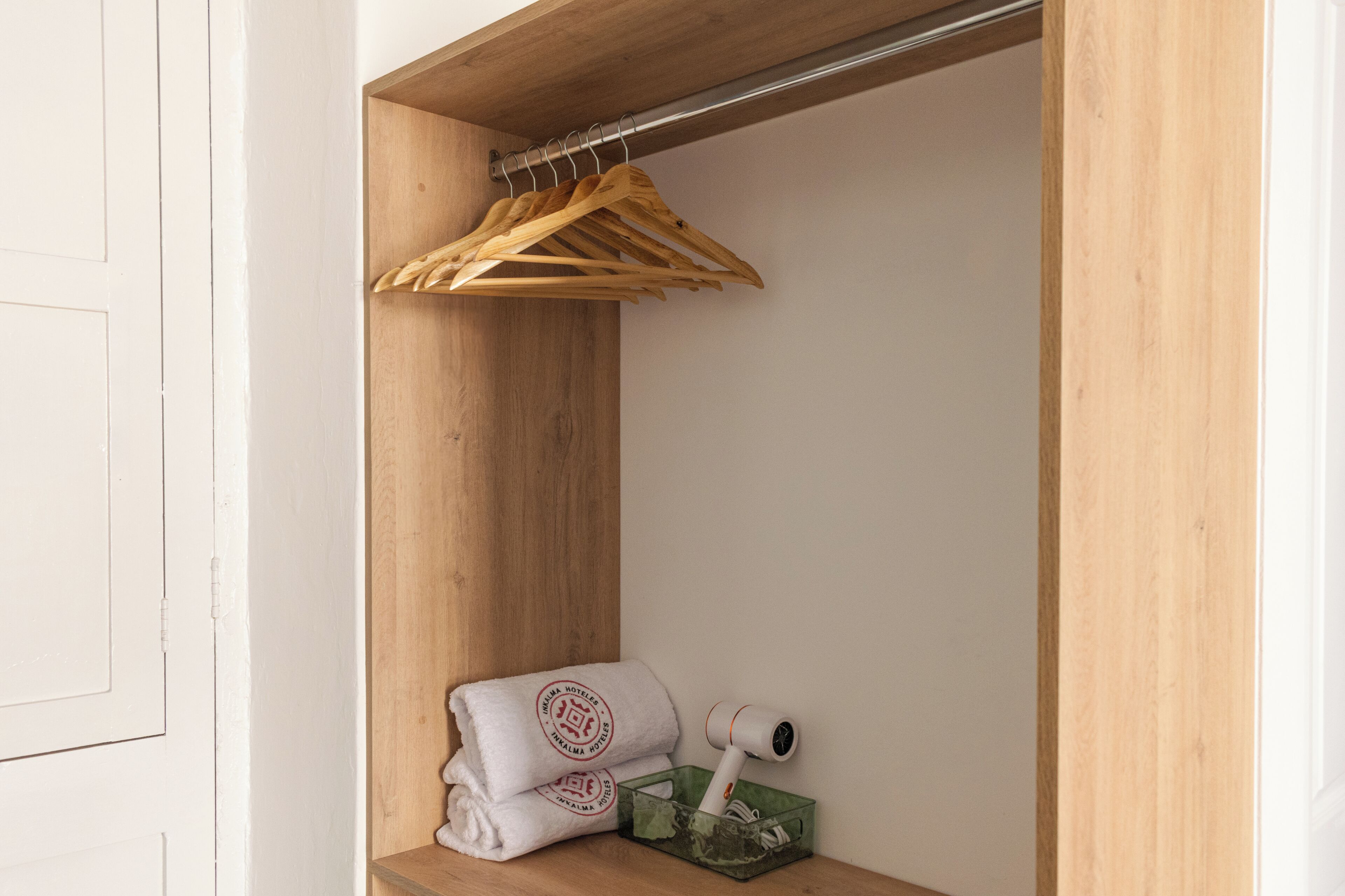 Bộ đồ giường kháng dị ứng, chăn bông, nệm có lớp đệm bông, bàn 