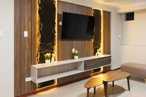 32-inch Smart TV with satellite channels - HOTEL INKALMA SANTA MARTA (Arequipa)