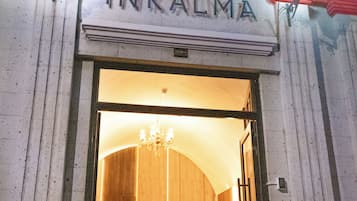 Mặt tiền nơi lưu trú