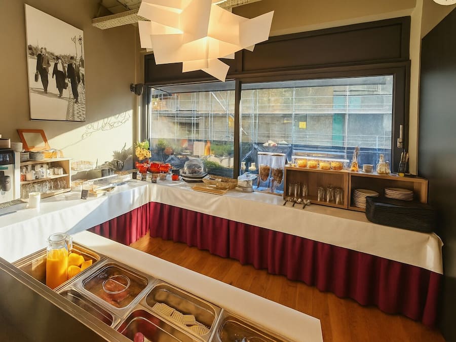 Daily buffet breakfast (CHF 14.9 per person)