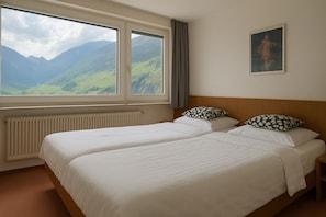 Classic Twin Room | Free WiFi