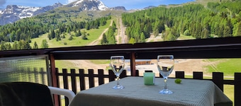 COSY stay at the MONTAGNE-STUDIO for 4 people- at the foot of the resort.