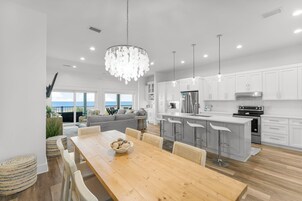 House, 4 Bedrooms, Private Pool, Beach View | In-room dining