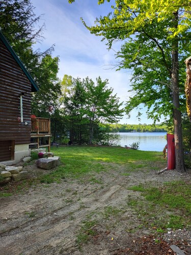 Lovely Lakefront private 2-bedroom cottage with WiFi in Lincoln