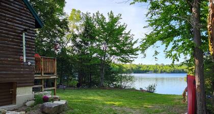 Lovely Lakefront private 2-bedroom cottage with WiFi in Lincoln