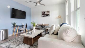 Apartment (0 Bedroom) | Front of property