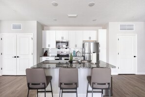 Apartment (1 Bedroom) | Private kitchen | Coffee/tea maker - Landing Apartments Palm Bay (Palm Bay)