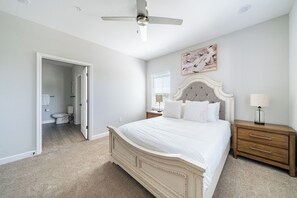 Decoración personalizada, muebles diferentes y ropa de cama 