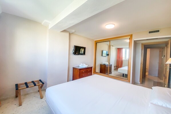 3 bedrooms, iron/ironing board, free WiFi - Apartment in Benalmádena with Sea Views (Benalmádena)