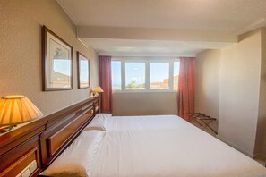 3 makuuhuonetta, silitysrauta/-lauta, ilmainen Wi-Fi