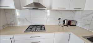 Micro-ondes, four, plaque de cuisson