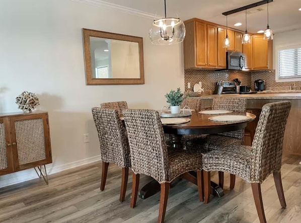 Condo, Multiple Beds (Sunset Harbor Palms 2-210 - Bayside R) | Dining
