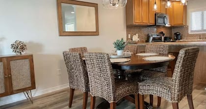 Sunset Harbor Palms 2-210 - Bayside Retreat