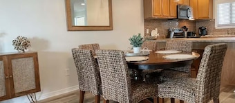 Sunset Harbor Palms 2-210 - Bayside Retreat