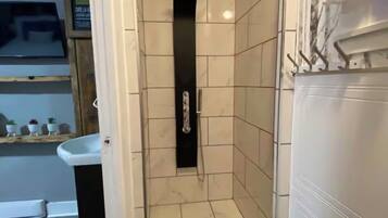 Hårtørrer, håndklæder, Sæbe, Toiletpapir