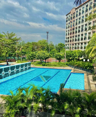 IV’s Condo with AC, WiFi, Netflix in Cainta