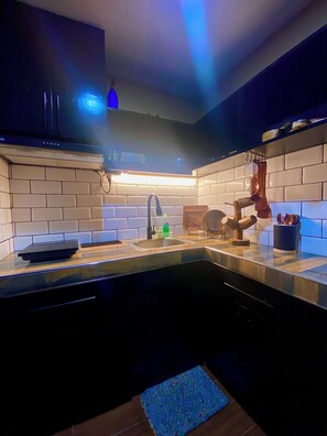 Stovetop - IV’s Condo with AC, WiFi, Netflix in Cainta (Cainta)