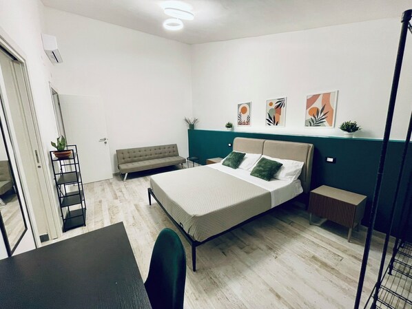 Deluxe Double Room, Sea View | Free WiFi - Nautilus B & B  (Scalea)