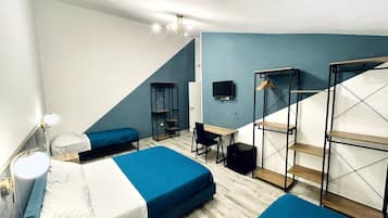Familien-Doppel- oder -Zweibettzimmer, Stadtblick | Kostenloses WLAN