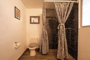Comfort House, Private Pool | Bathroom - Vacation house with pool - Temixco 2 BR (Tezoyuca)