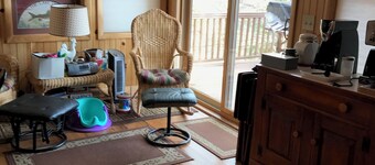 Charming 3-bedroom house with AC, WiFi in serene Freedom