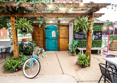 Outdoor dining. The King Suite at Pickle & Perk