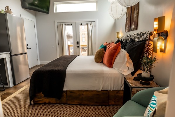 1 habitación, tabla de planchar con plancha, wifi y ropa de cama