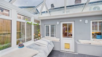 2 dormitorios, escritorio, tabla de planchar con plancha y Internet