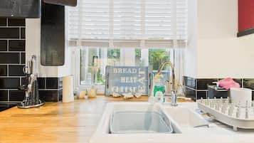 Frigorífic, microones, forn i placa de cuina