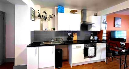 Fully Equipped & Charming - Devon 2BR Cottage