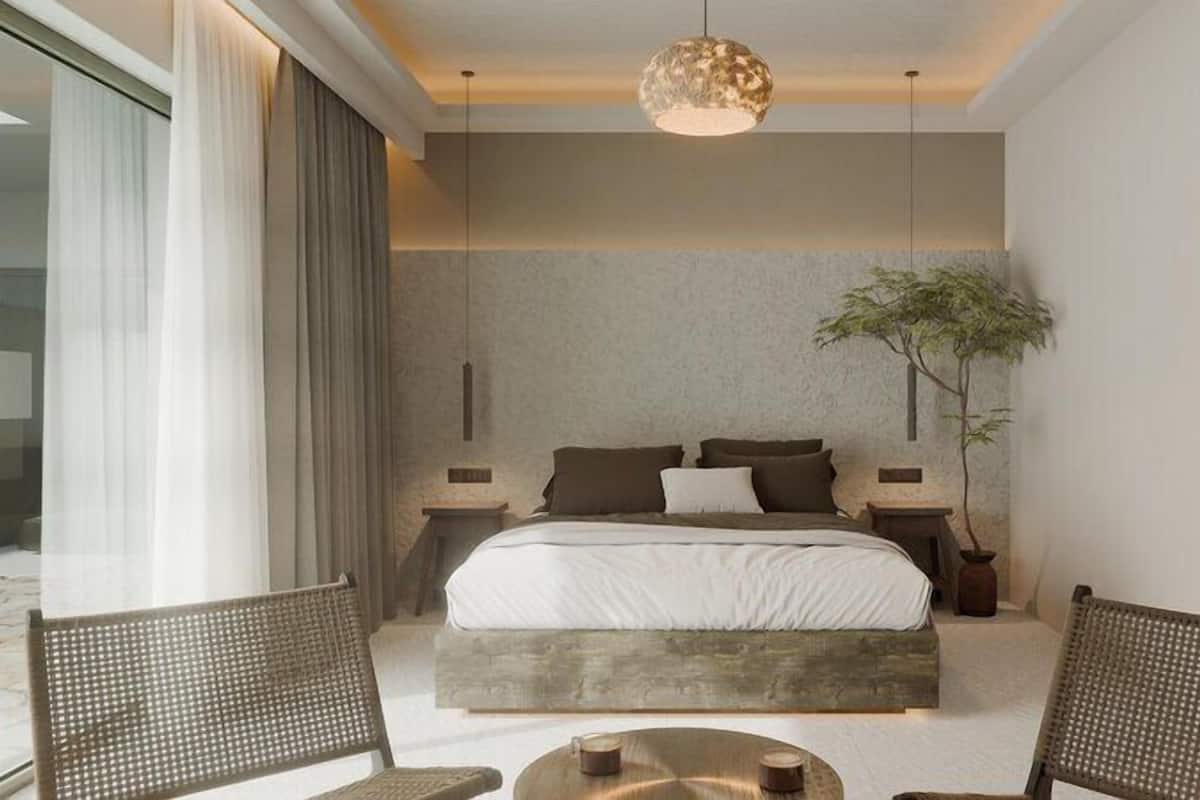 Een moderne slaapkamer met een groot bed, twee nachtkastjes, een plant in pot en uitzicht door een glazen deur.